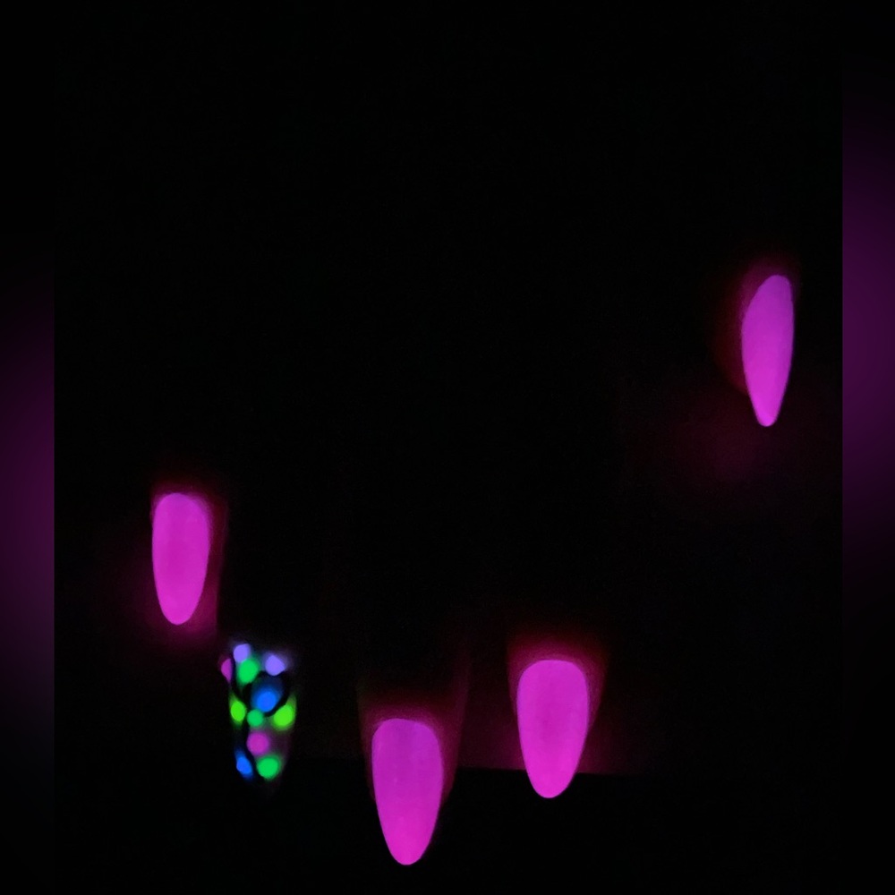 Handcrafted Press on Nails Red Christmas Glow in dark Medium Almond - Love Gal… - Picture 2 of 2